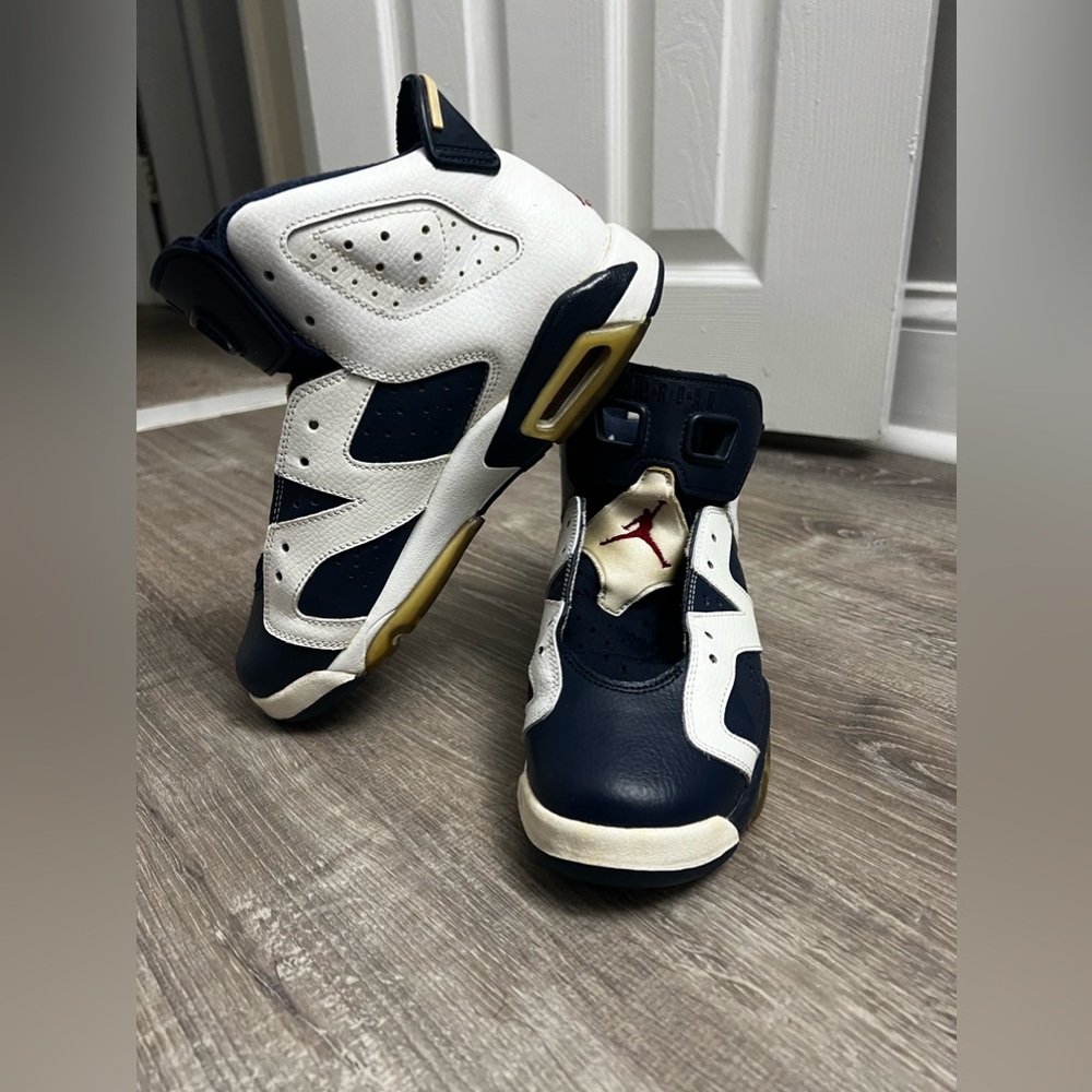 NAVY JORDAN 6 (as is) MAKE AN OFFER